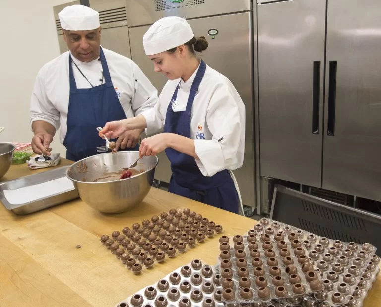 Kitchen staff work in the Royal Kitchen at Windsor Castle in Windsor on May 10, 2018 as they begin preparations for the wedding banquet for the marriage ceremony of Britain's Prince Harry and Meghan Markle. / AFP PHOTO / POOL / David Parker