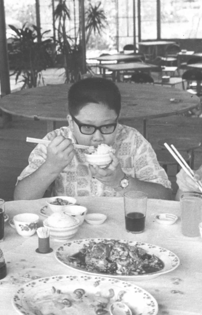 陳志雲自稱童年時是個愛吃的肥仔,不擅長運動,但讀書成績優異。