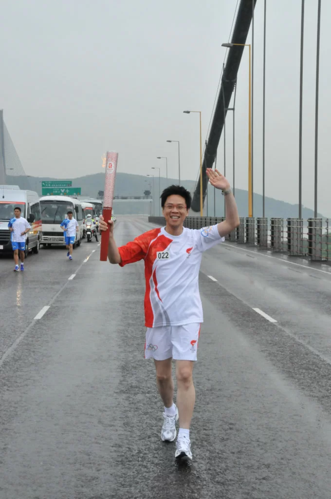 由無綫總經理到全港認識的公眾人物,北京奧運前被選中傳遞聖火。