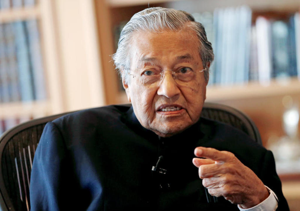 confusion-on-mahathir-bin-mohamad-swearing-continues1