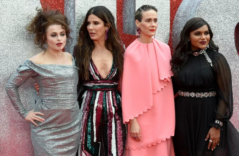 English actress Helena Bonham Carter (L), US actor Sandra Bullock (2L), US actor Sarah Paulson (2R) and US actor Mindy Kaling pose on the carpet upon arrival to attend he European premiere of the film " Ocean's 8" in London on June 13, 2018. / AFP PHOTO / Anthony HARVEY