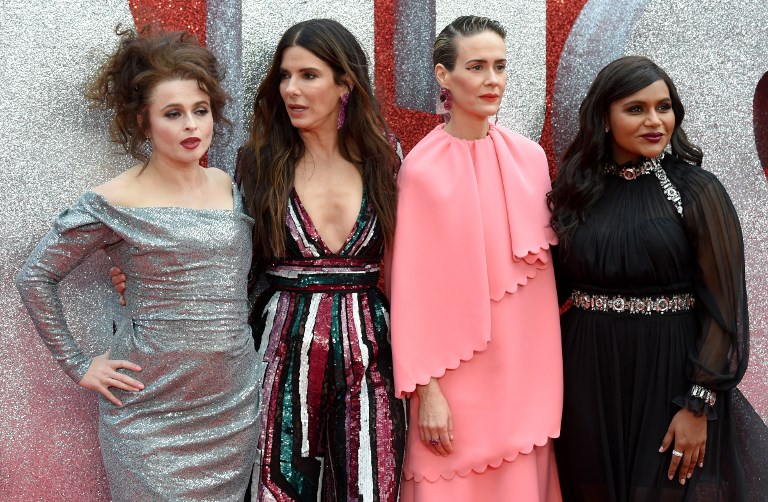 English actress Helena Bonham Carter (L), US actor Sandra Bullock (2L), US actor Sarah Paulson (2R) and US actor Mindy Kaling pose on the carpet upon arrival to attend he European premiere of the film " Ocean's 8" in London on June 13, 2018. / AFP PHOTO / Anthony HARVEY