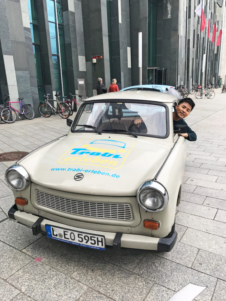 Trabi曾經是東德時代叱吒一時的名車，雖然早在九一年已停產，現在車迷可在萊比錫選擇由導賞員或親身駕駛這款罕有古董車。 