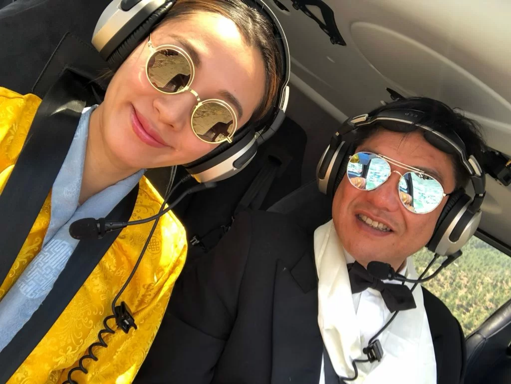 老公識揸飛機帶佢周圍去。