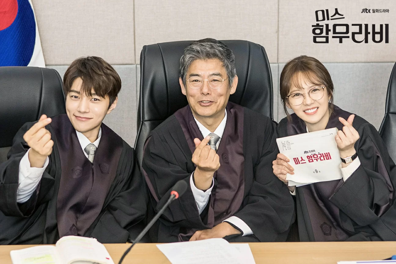 左起:金明洙(L)、成東日、高雅拉。