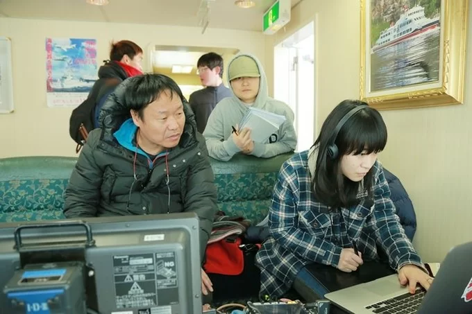 郭在容拍過韓國、日本和內地電影，問到不同地方拍攝的有趣分別？導演笑言日本人比韓國人「均真」，在他的片場有規定不能抽煙，被發現就要乖乖交罰金，結果只有日本的工作人員會付帳，韓國的都只會一味拖。