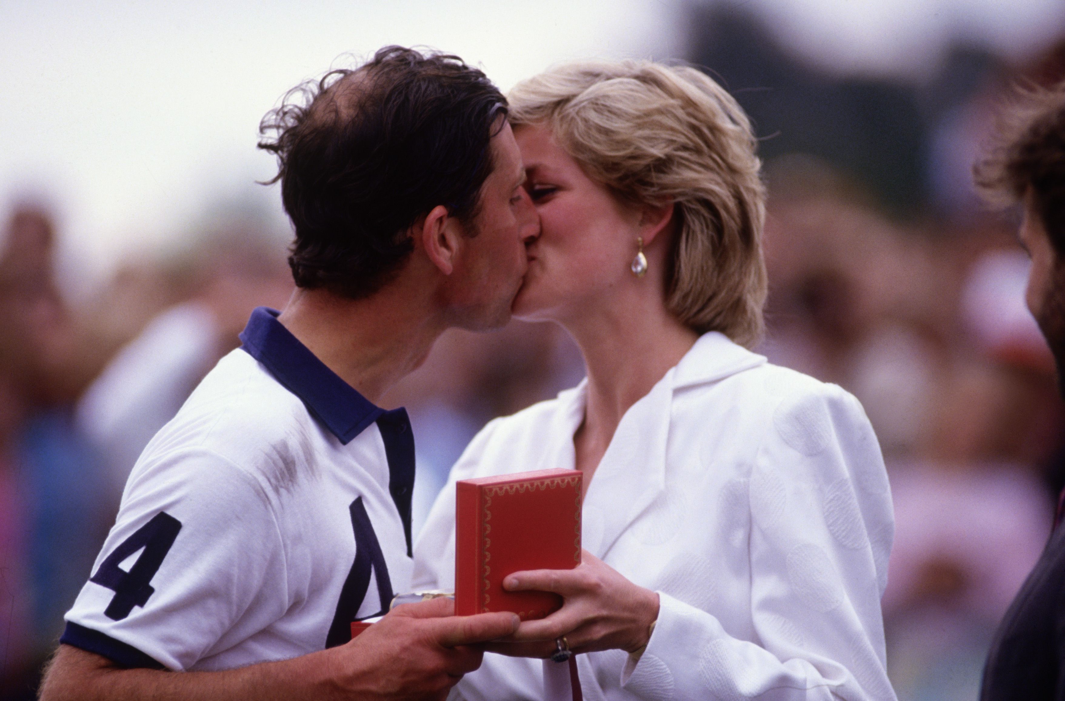 06-diana-prince-charles-polo-match-guards-polo-club-in-windsor-berkshire-in-july-1987-1506888839