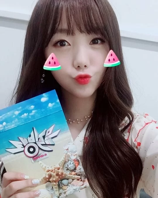 Kei因主持《音樂銀行》，比隊友遲一天來港。