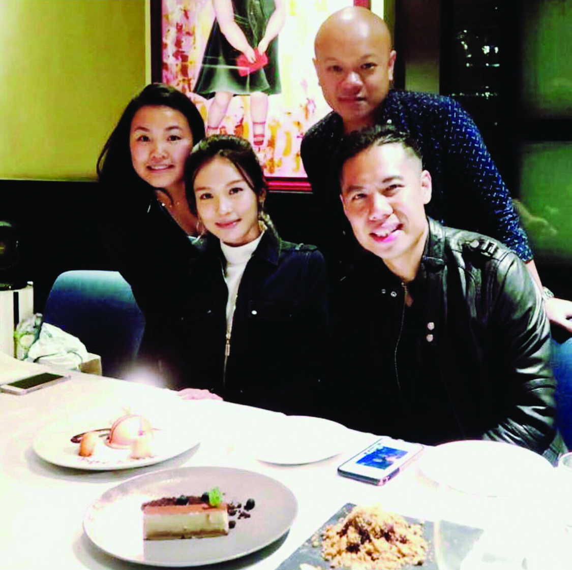 兩人一起已是公開的秘密，閒時會雙雙出席朋友飯聚。