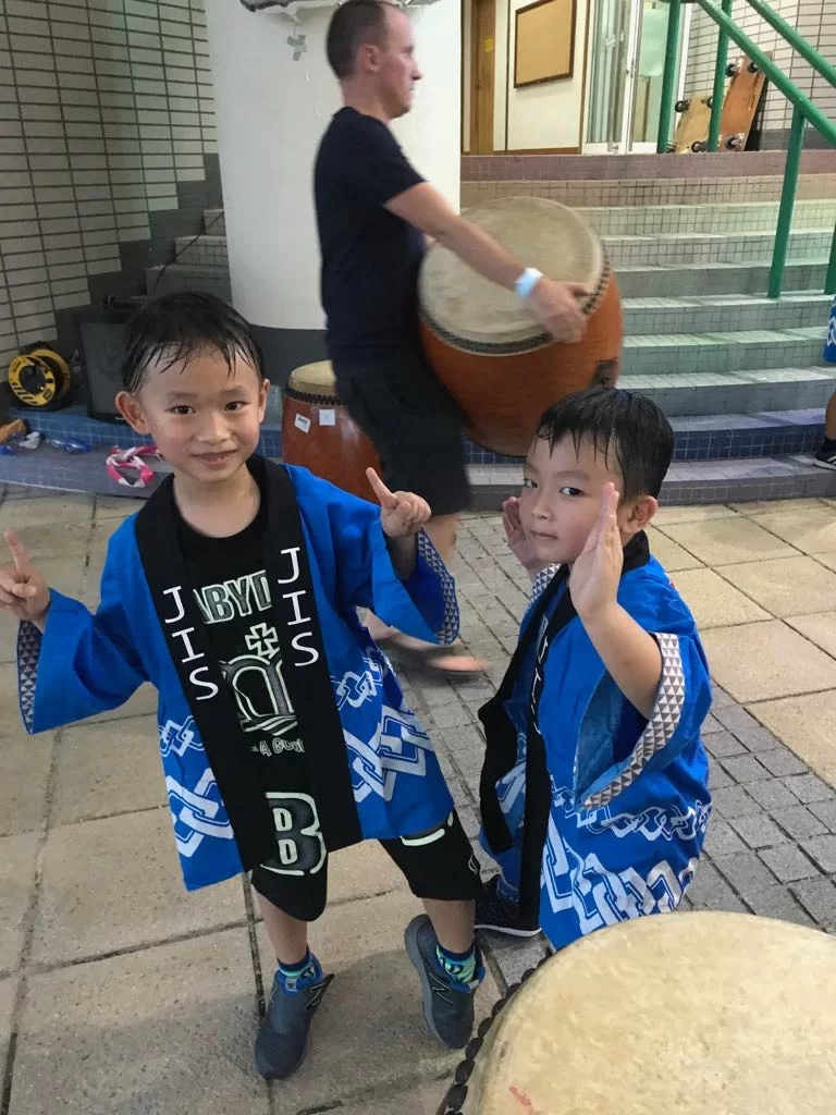 選讀日本國際學校,除了王殷廷本身喜歡日本這地方外,也希望小朋友在無壓力環境下學習。