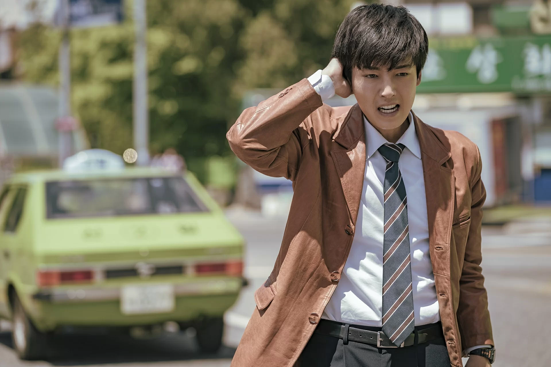 泰柱回到過去，大感迷茫。