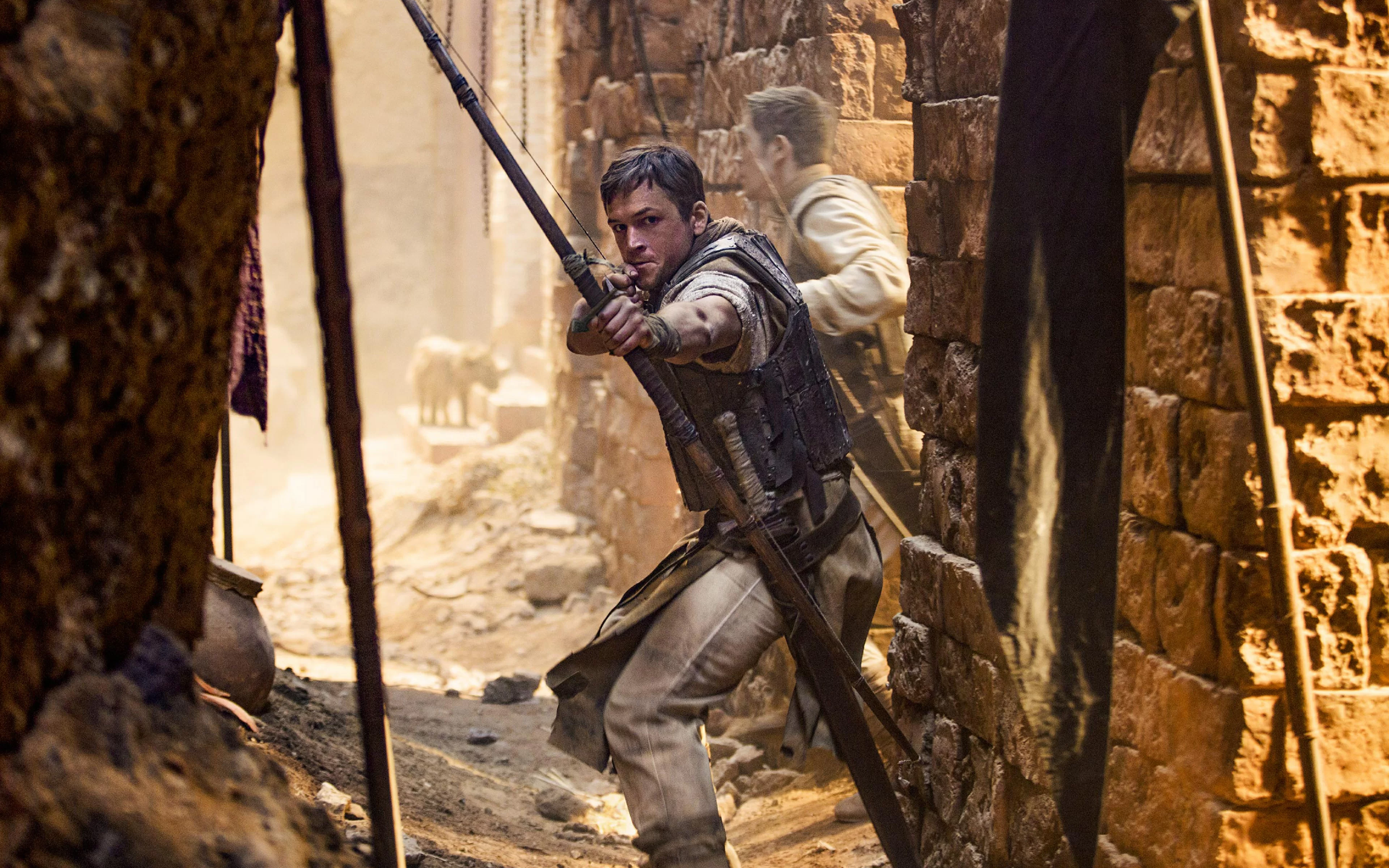 wallpapersden-com_taron-egerton-in-robin-hood-2018_3840x2400