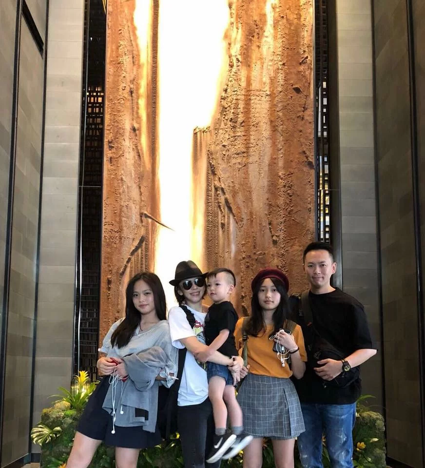 %e5%be%90%e8%8b%a5%e7%91%84%e5%92%8c%e5%85%a9%e5%90%8d%e7%b9%bc%e5%a5%b3%e7%9b%b8%e8%99%95%e8%9e%8d%e6%b4%bd