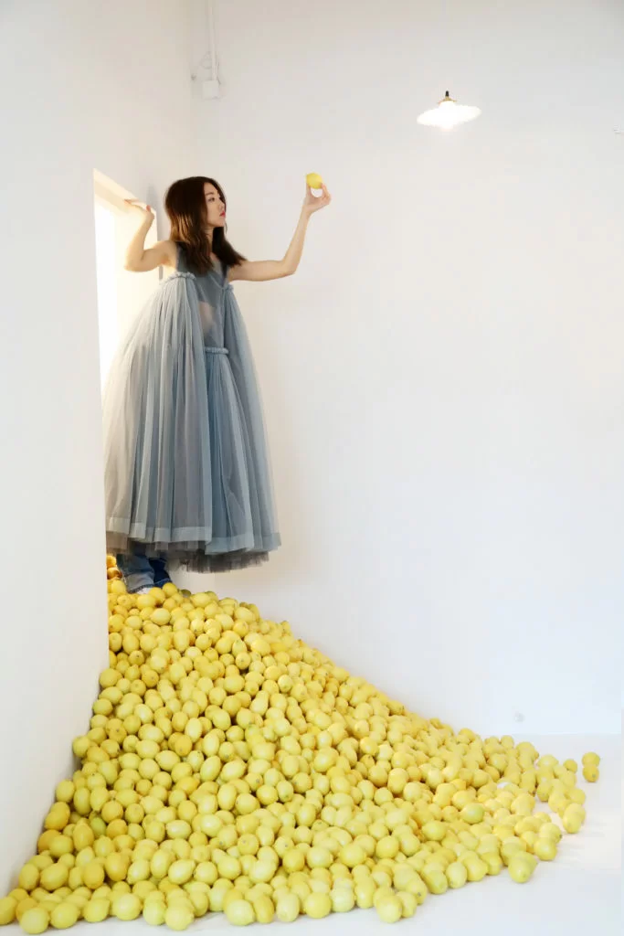 顏卓靈最近推出首張EP《Primary》。