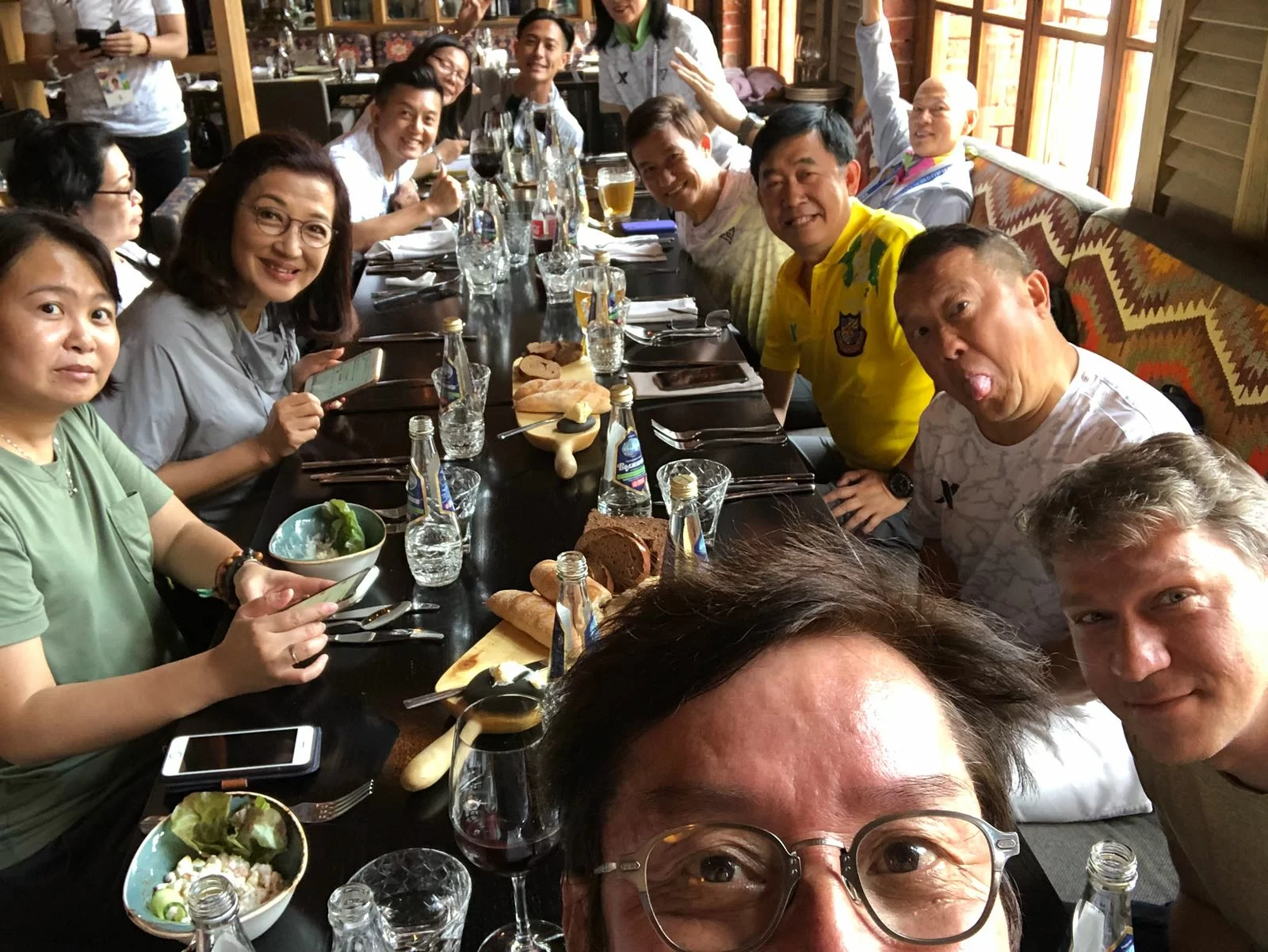 馬海倫人緣甚廣,早前跟隨明星足球隊到俄羅斯看世界盃。