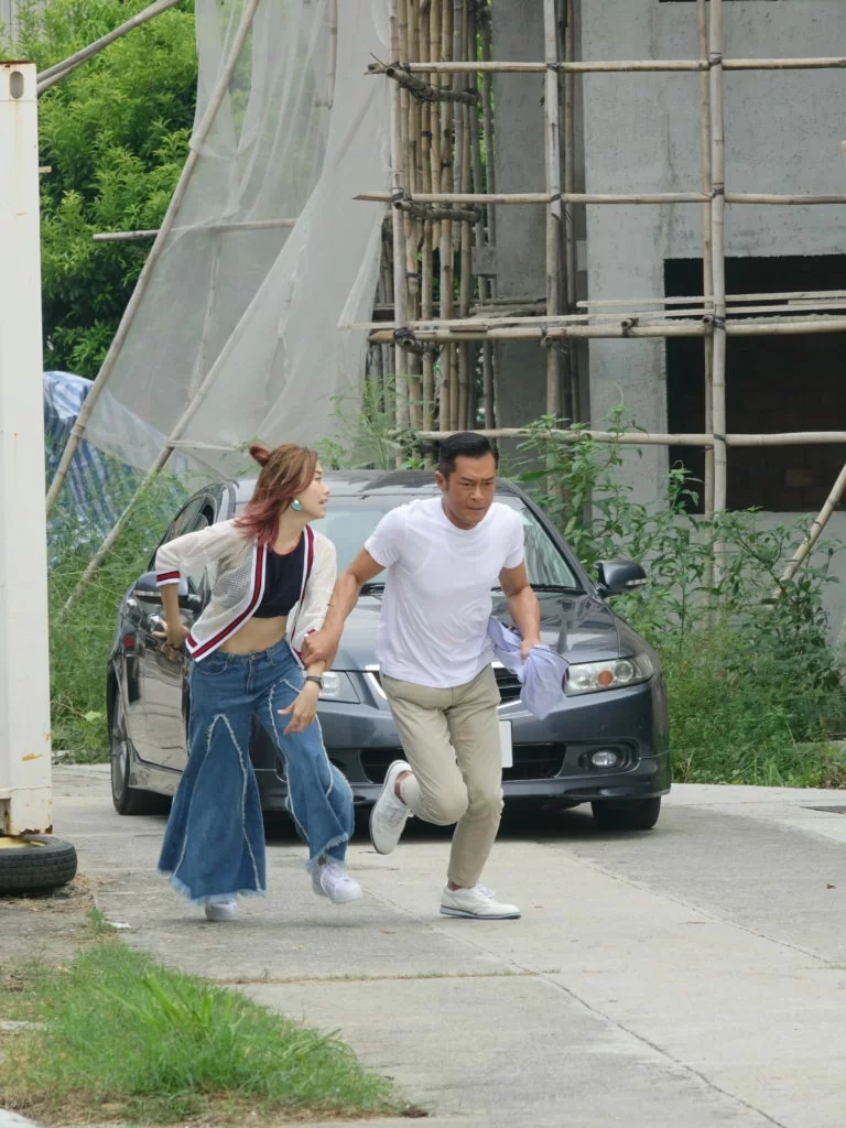 鄧麗欣與古天樂的對手戲較多，在夏日炎炎狂奔，她稱有點辛苦。