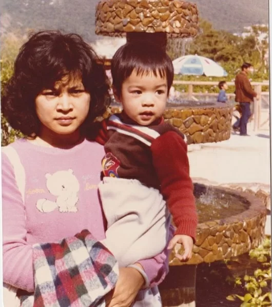 陳智燊十分敬佩媽咪的偉大，因她一人湊大四兄弟。