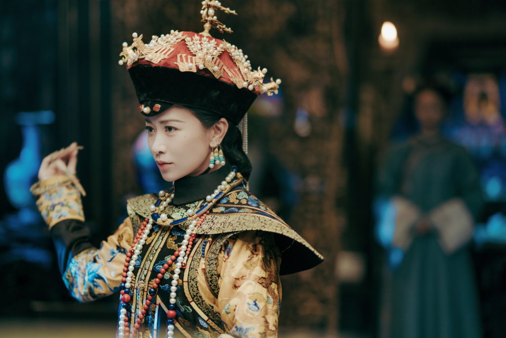 為了服飾華麗，製作人不惜工本，這套皇后服便用了四十萬人民幣製作。