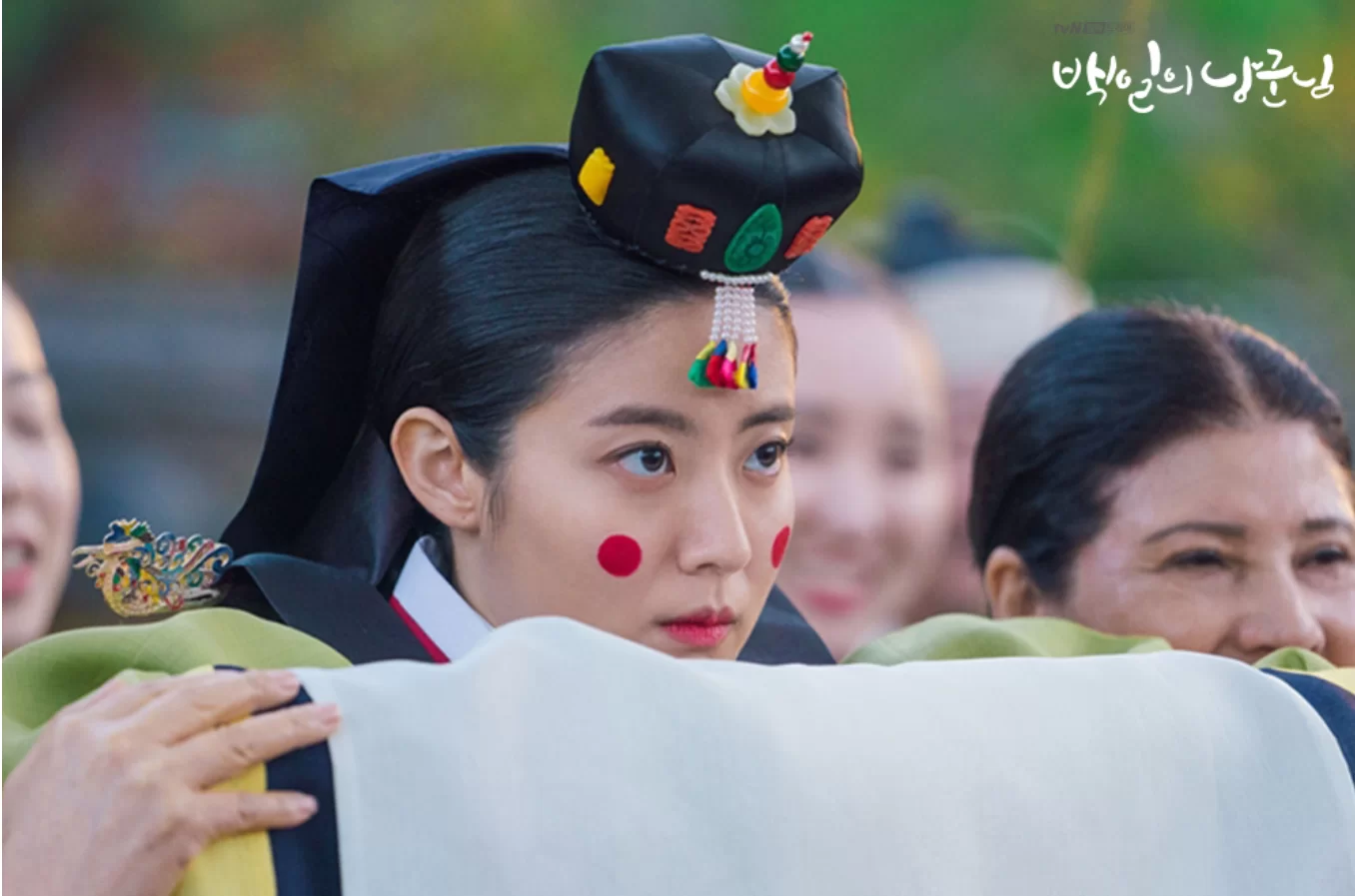 因為李律一氣之下立的政策,令朝鮮八道所有單身中女包括洪心都要快快完婚,意外延續自己多年前的姻緣。