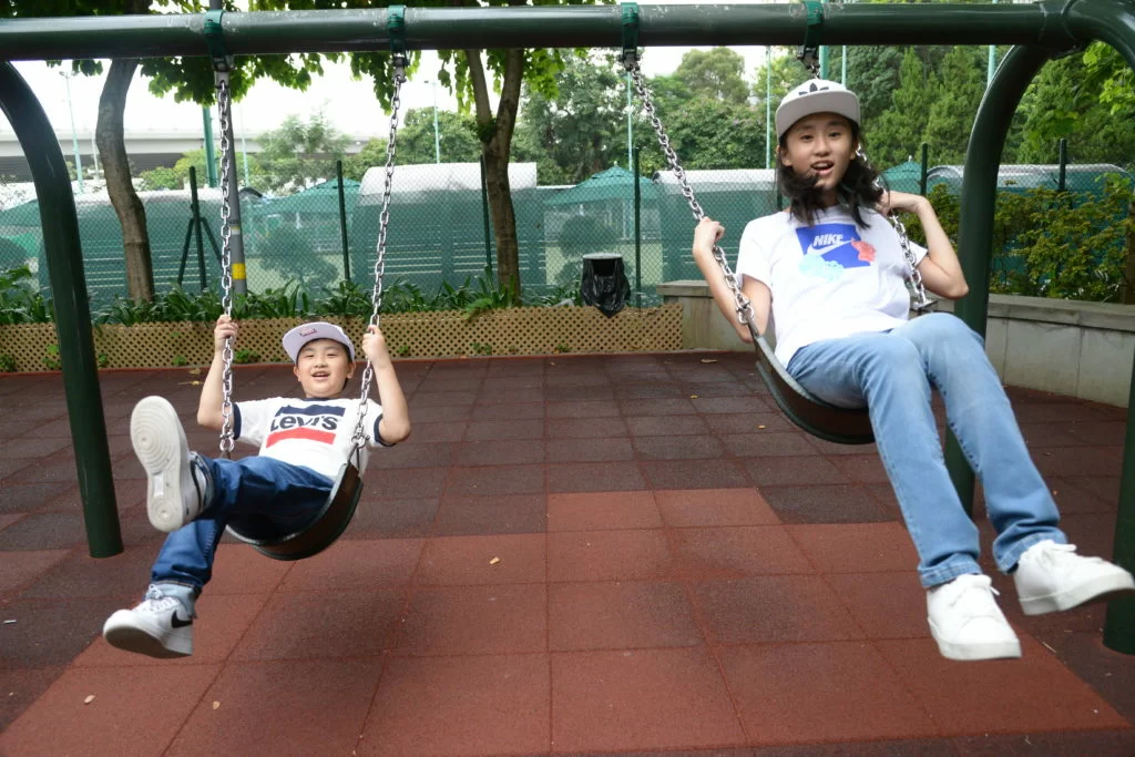 兒子卓楠性格活潑，開心與否也會說出來，相反女兒處於反叛期，令子博有點擔心。