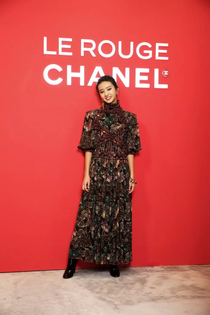 據知光希這次跟品牌合作的酬勞高達七位數字，當中包括出席時裝周、互聯網宣傳、出席活動等，以新人來說，這個絕對是「天價」。