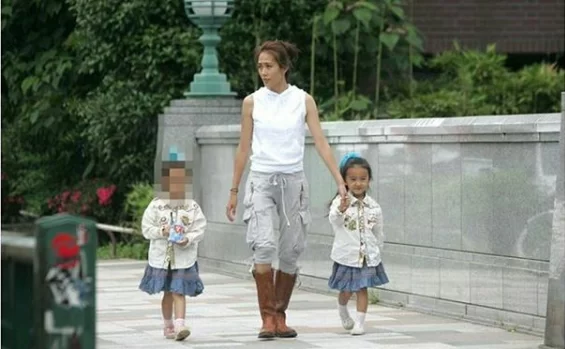 木村向來注重保護女兒隱私，女兒出生後，要求日本傳媒，如果拍下女兒的照片，都要打格仔。