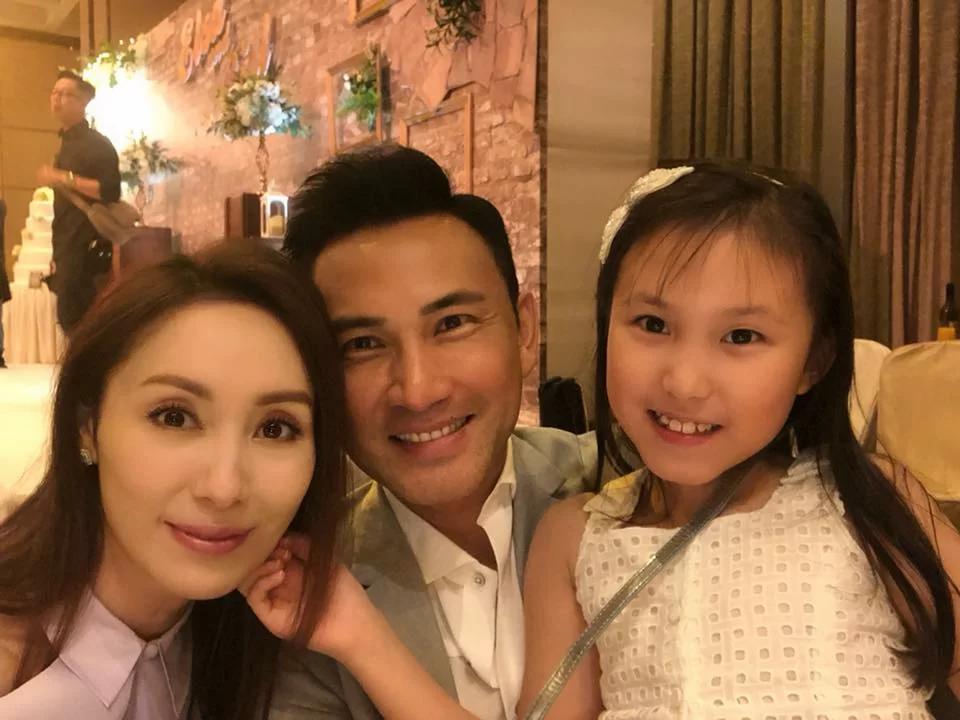 已經八歲的囡囡林天若開始略有脾氣，故夫妻經常開解她。