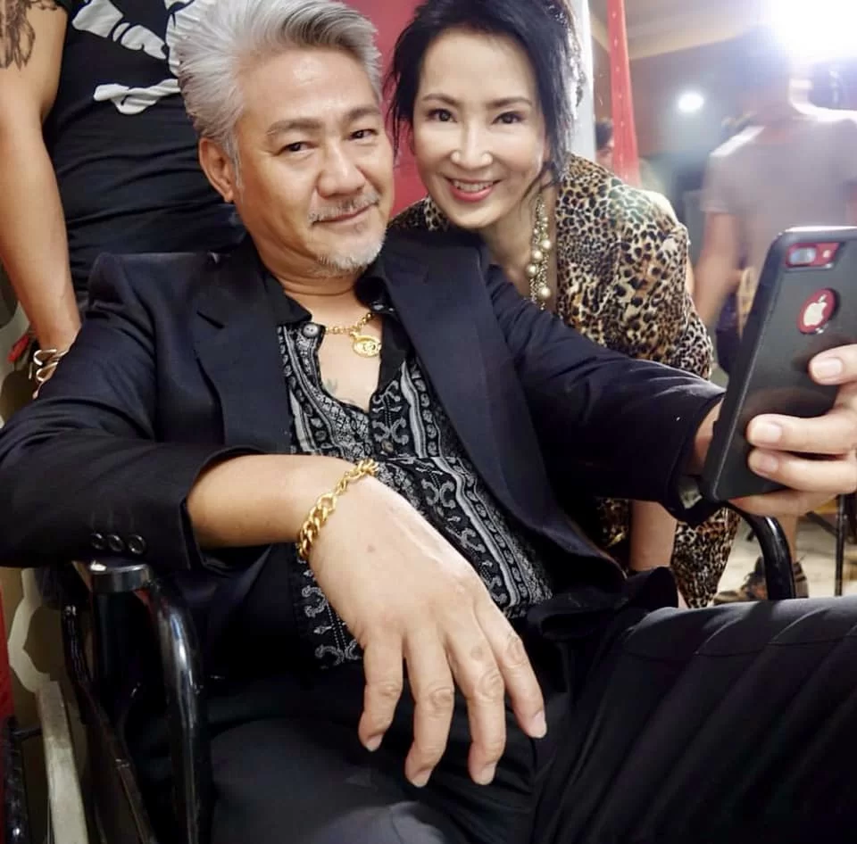 尹揚明與龔慈恩在電影《女皇撞到正》中飾演夫婦,二人相識多年,合作卻是第一次。