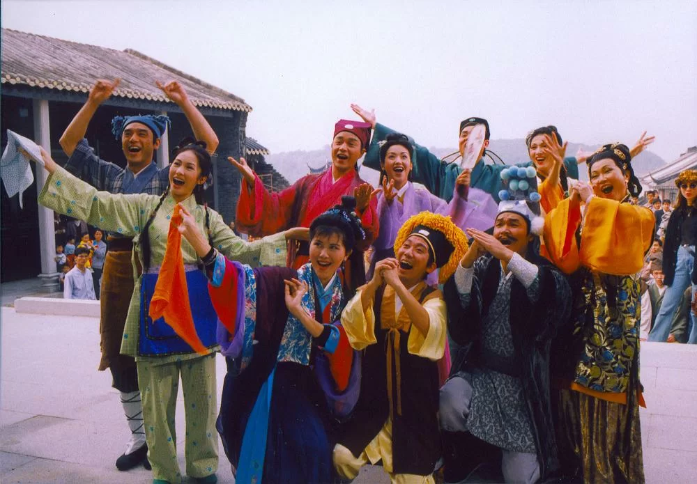 張國榮暗地裏為鍾鎮濤爭取演這部賀歲片,由《八星報喜》變成《九星報喜》。