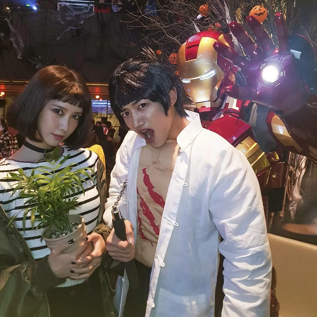 少女時代允兒和SHINee珉豪,大家看得出他們扮什麼嗎?