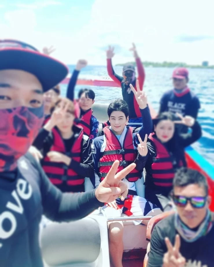 車銀優玩水上活動，果然是陽光男孩呢！