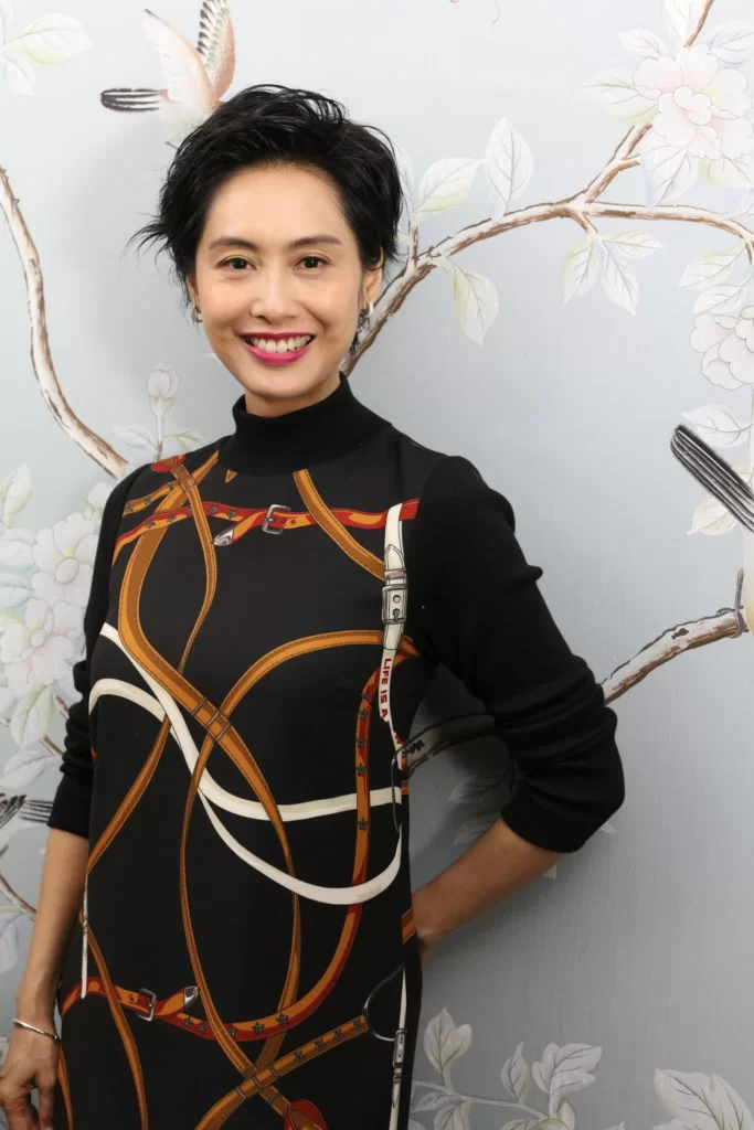 朱茵現在被女兒分薄了老公對她的愛，她是明白的，女兒是二人的愛情結晶。