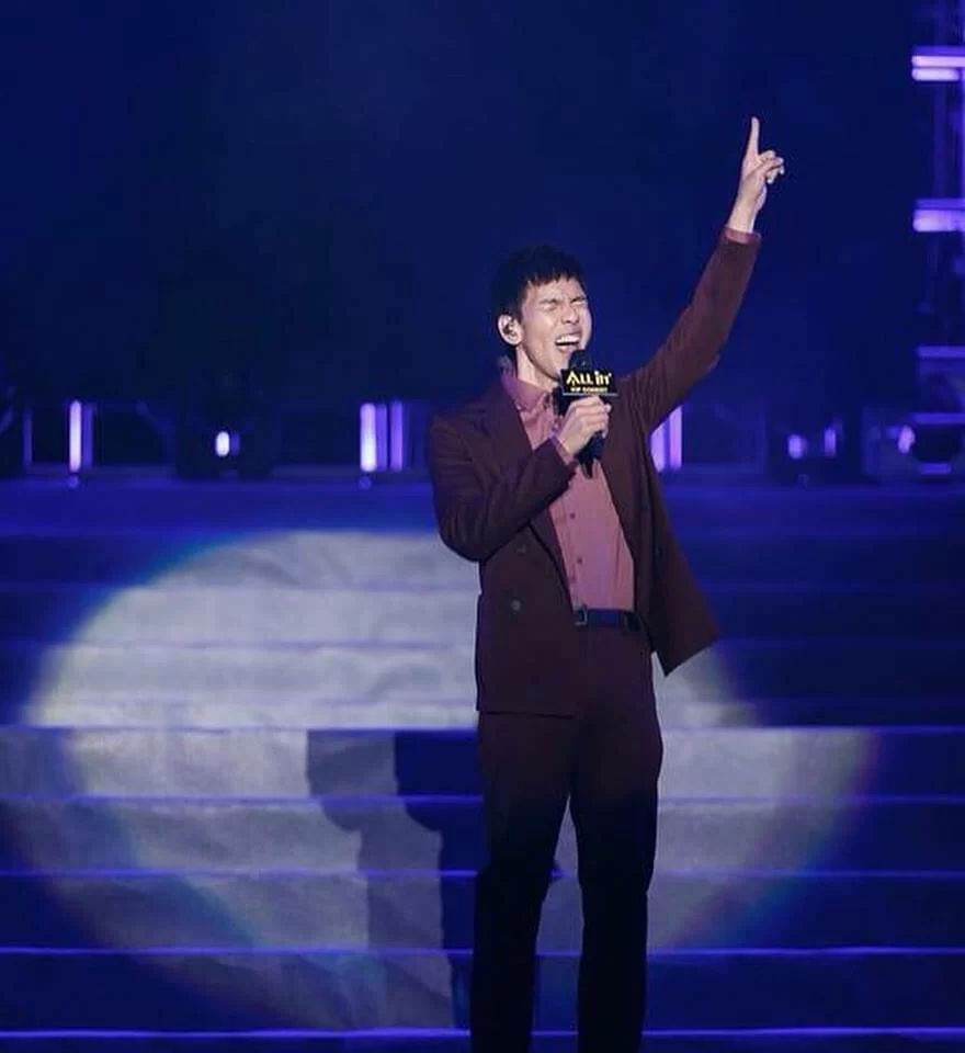 林奕匡開始在內地有知名度，幸好他的《高山低谷》內地歌迷都識唱。