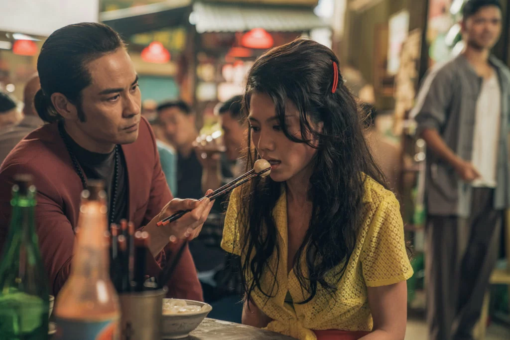 染有毒癮的周秀娜，被債主嘉穎追錢，逼她吃魚蛋外，又狂打虐待她。