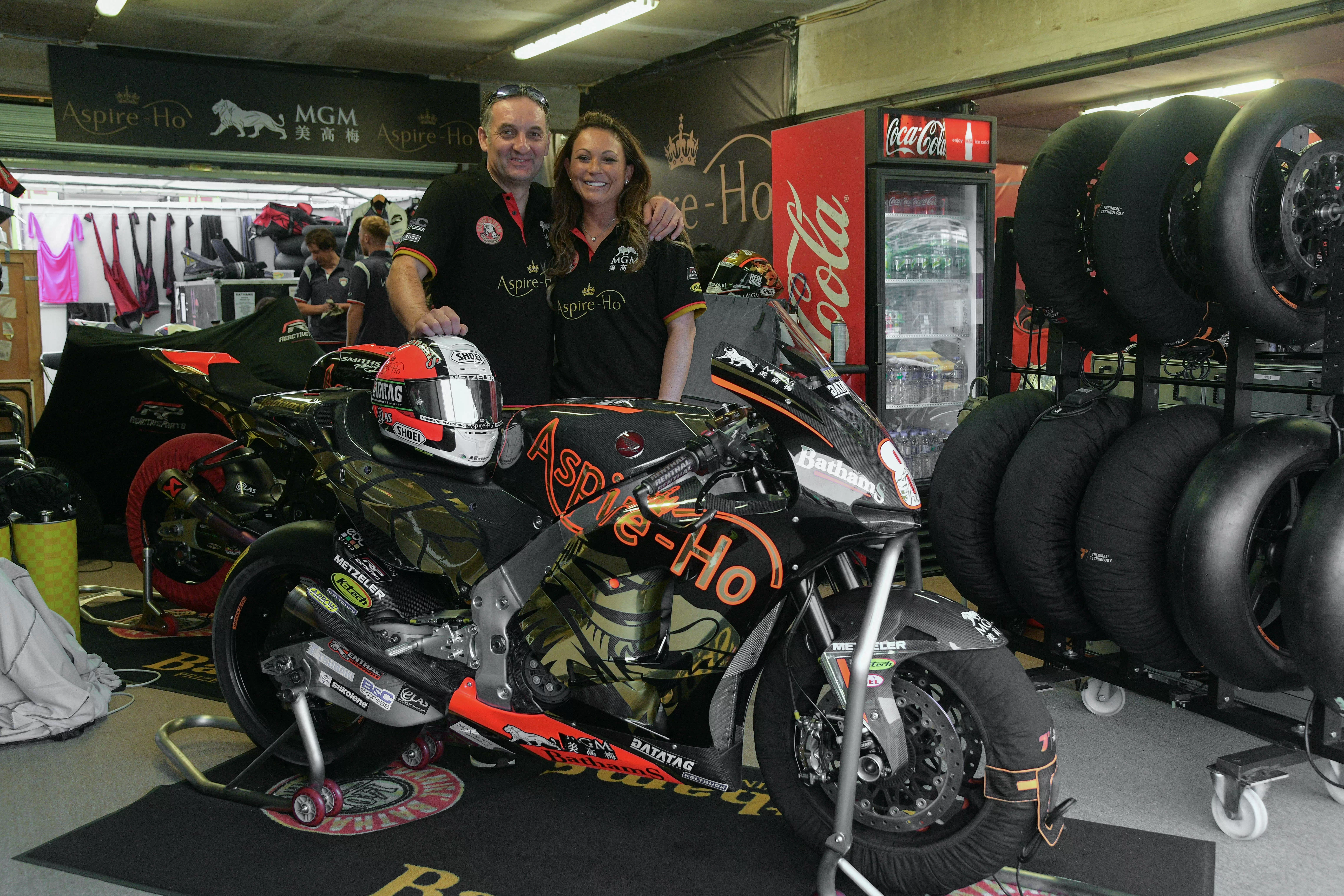 Faye為Michael添置的戰車本田RC213V,是全世界只得一百五十架,不過Michael在排位賽時發現未能與戰車完全地人車合一,還表示能站上頒獎台已很滿足。