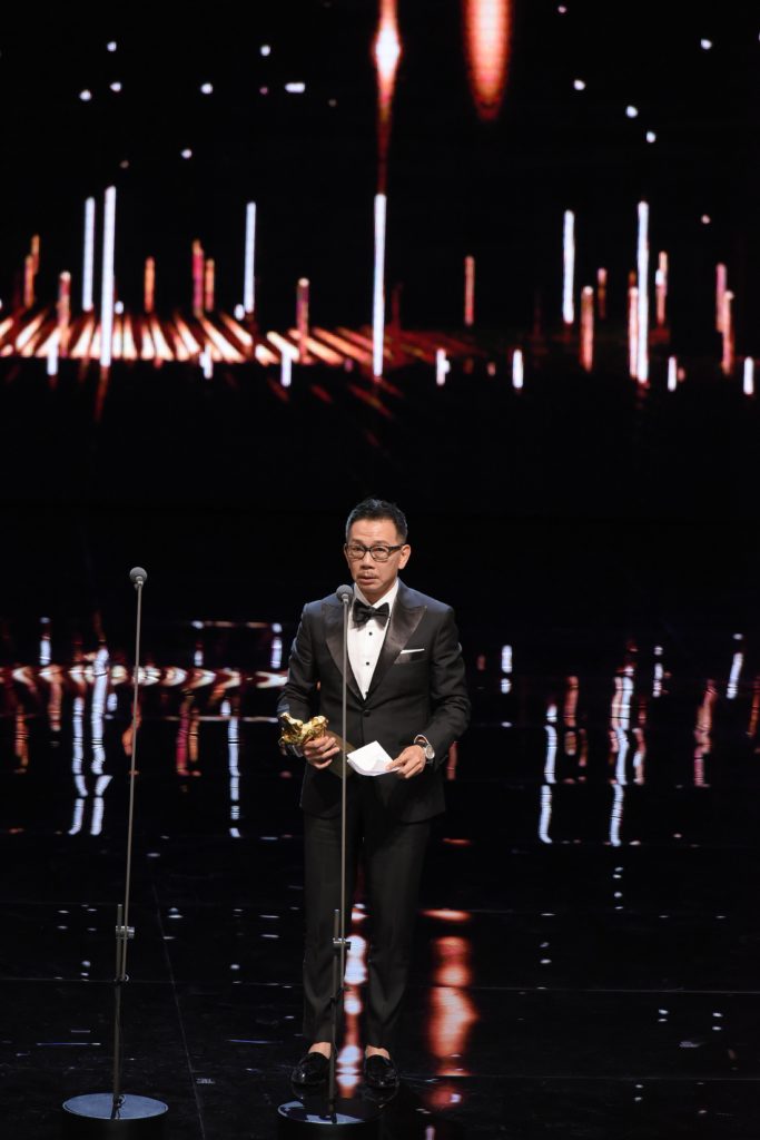 袁富華憑《翠絲》奪得台灣金馬獎最佳男配角，他在台上十分緊張，又因國語不太好，所以選擇以廣東話致謝。（圖片：金馬執委會）