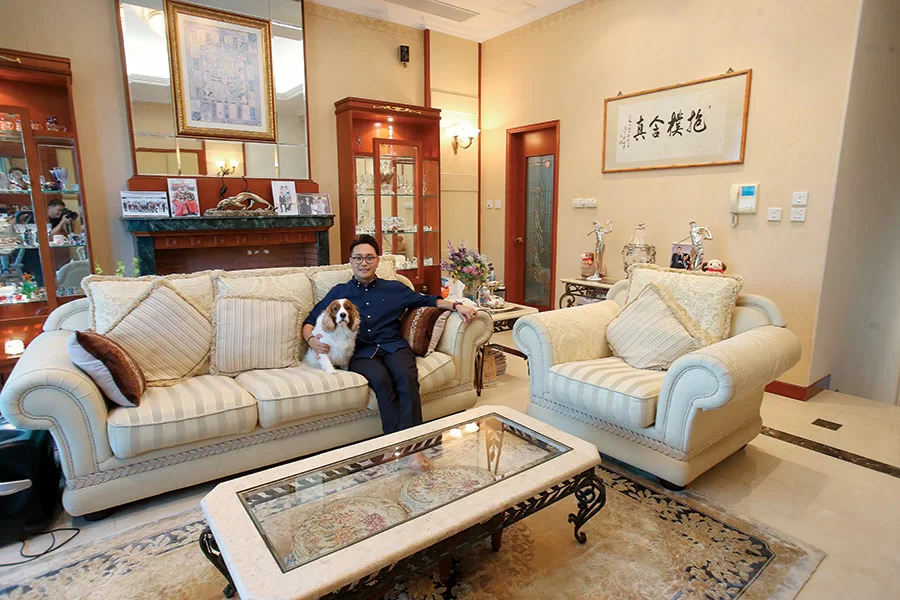 莊名章與愛犬Bego一星期才見一、兩天，其他時間也要留在國內工作。