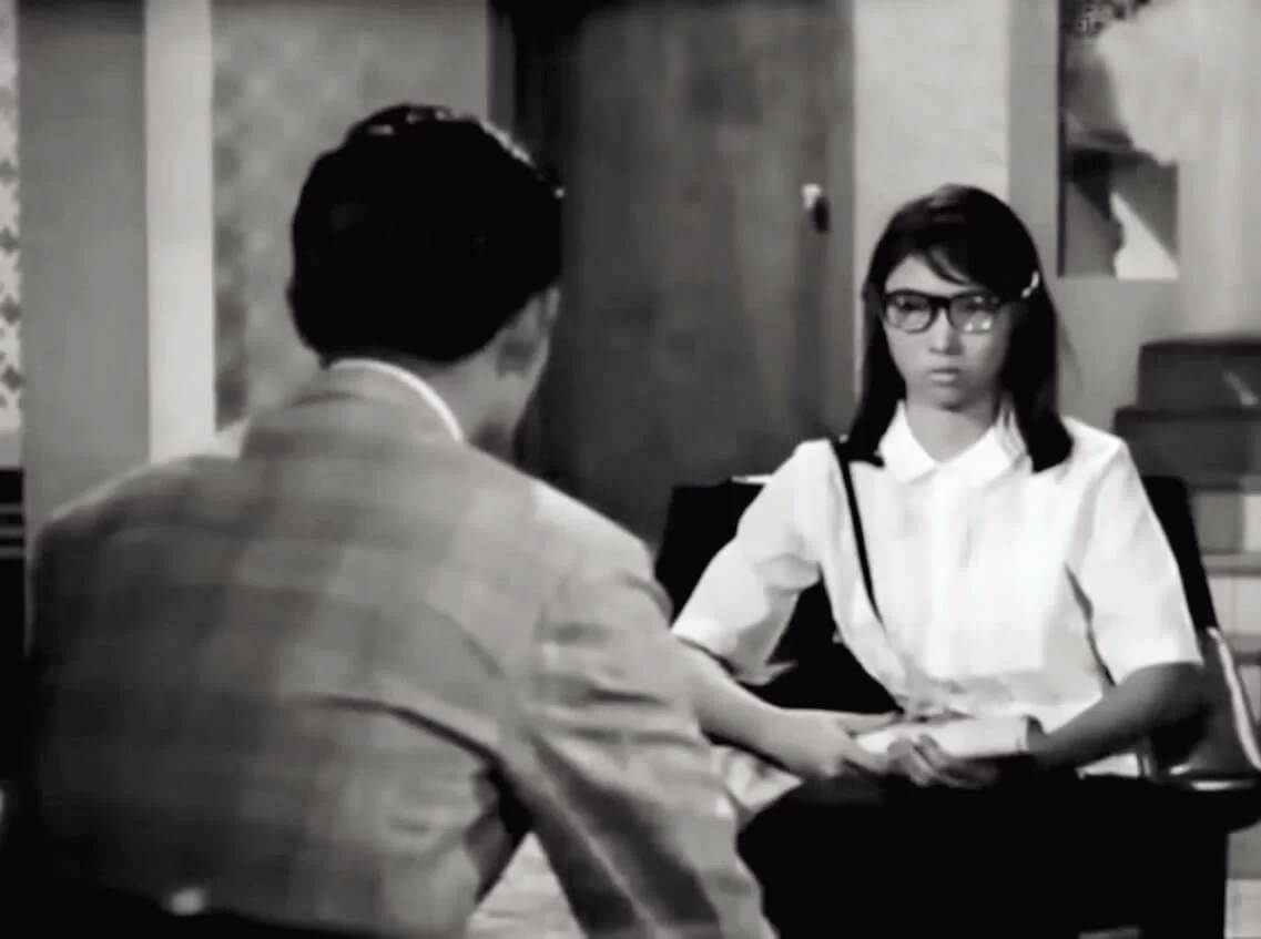 「薯味十足」的蕭芳芳，乃化身出城大鄉里的「蝙蝠女」。