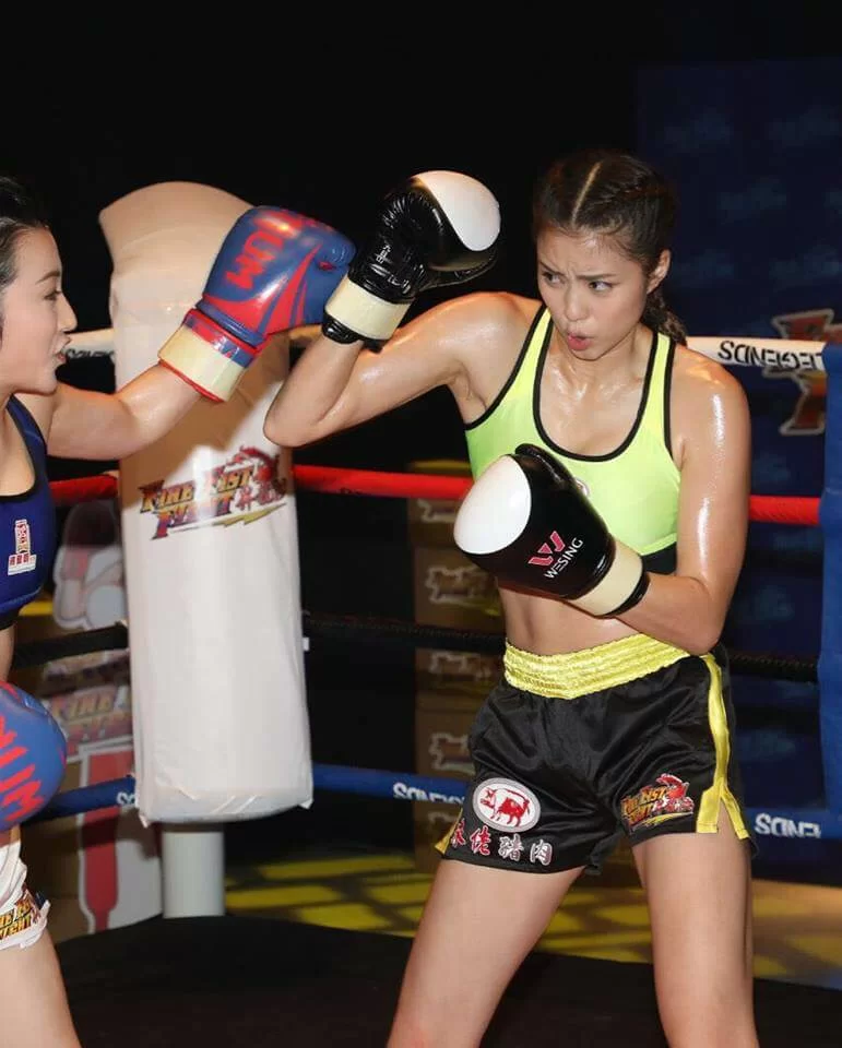 劉穎鏇練習西洋拳時,一度用錯力出拳,令她右手腕舊患復發。