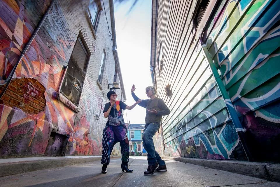 Rita是一位跨媒體藝術工作者，以筆名「古惑貓」從事設計及美術指導工作，曾跟<a href=