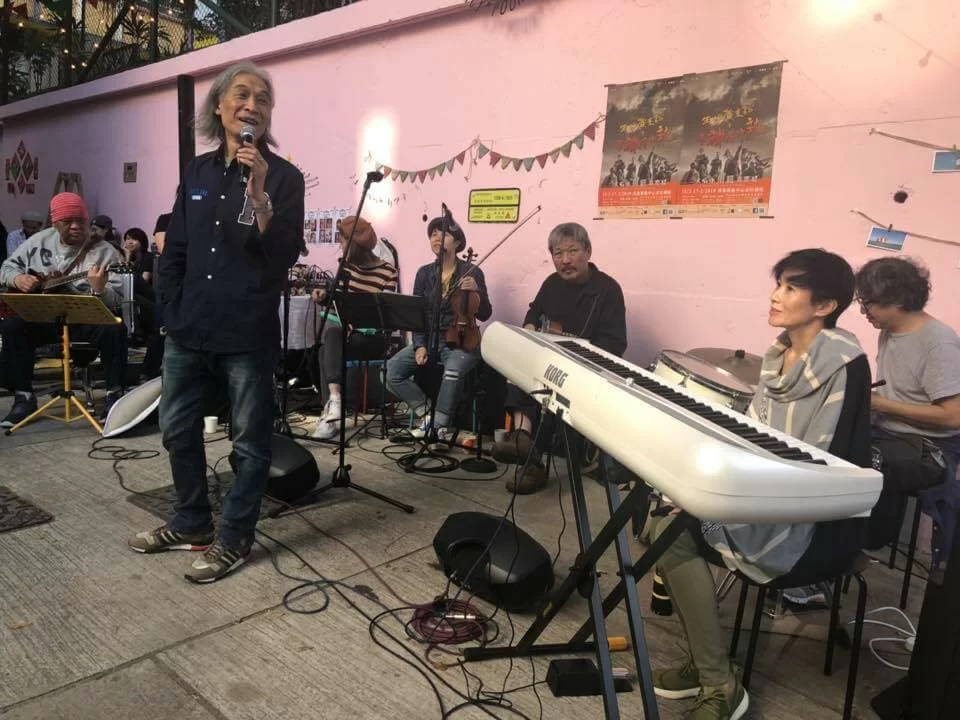 Rita是鍵琴手，夫妻二人早前到聖誕市集表演，非常合拍。