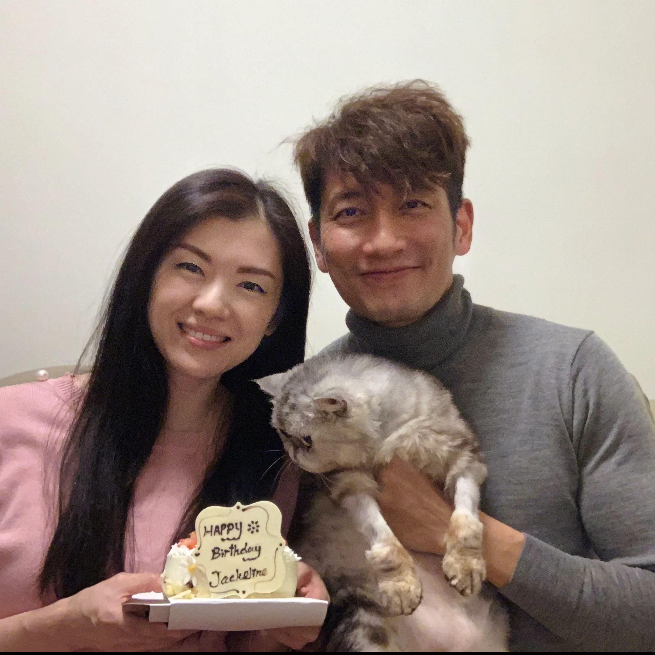 貓貓早前因為發現癌症需要化療，令兩人取消了歐洲影婚照。 