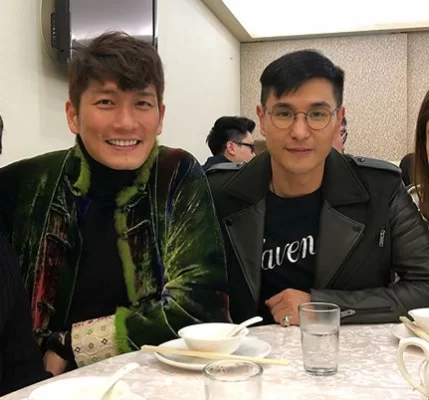 母親患病後，傑仔說好友陳展鵬不時致電慰問，兩人根本沒有不和。