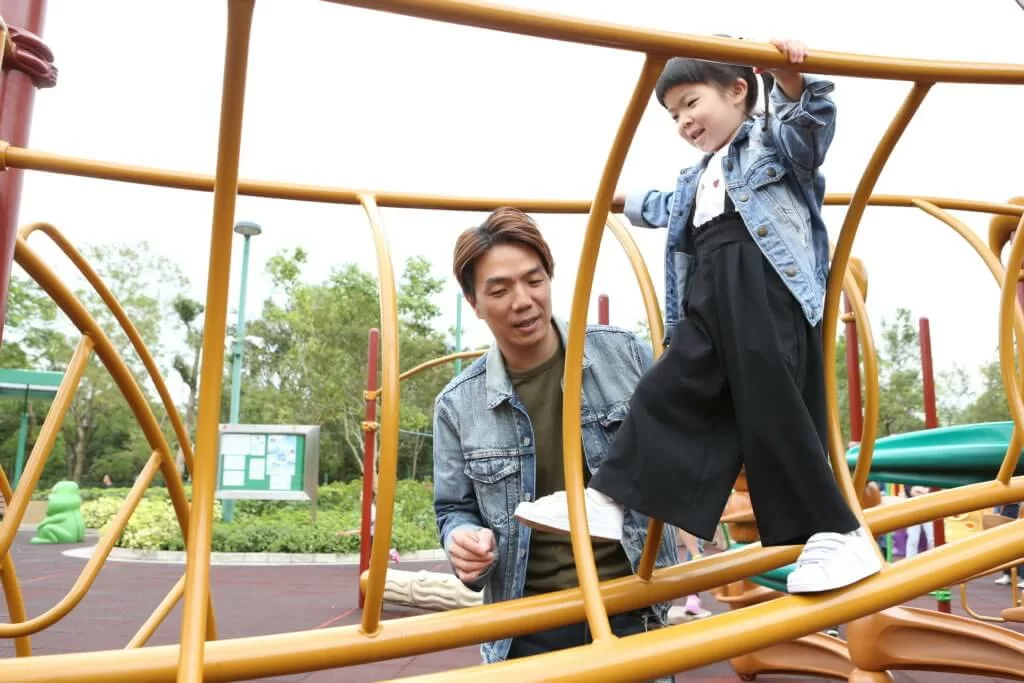 活潑大膽的G.I.，爬攀登架沒有難度，個性像個男孩子。