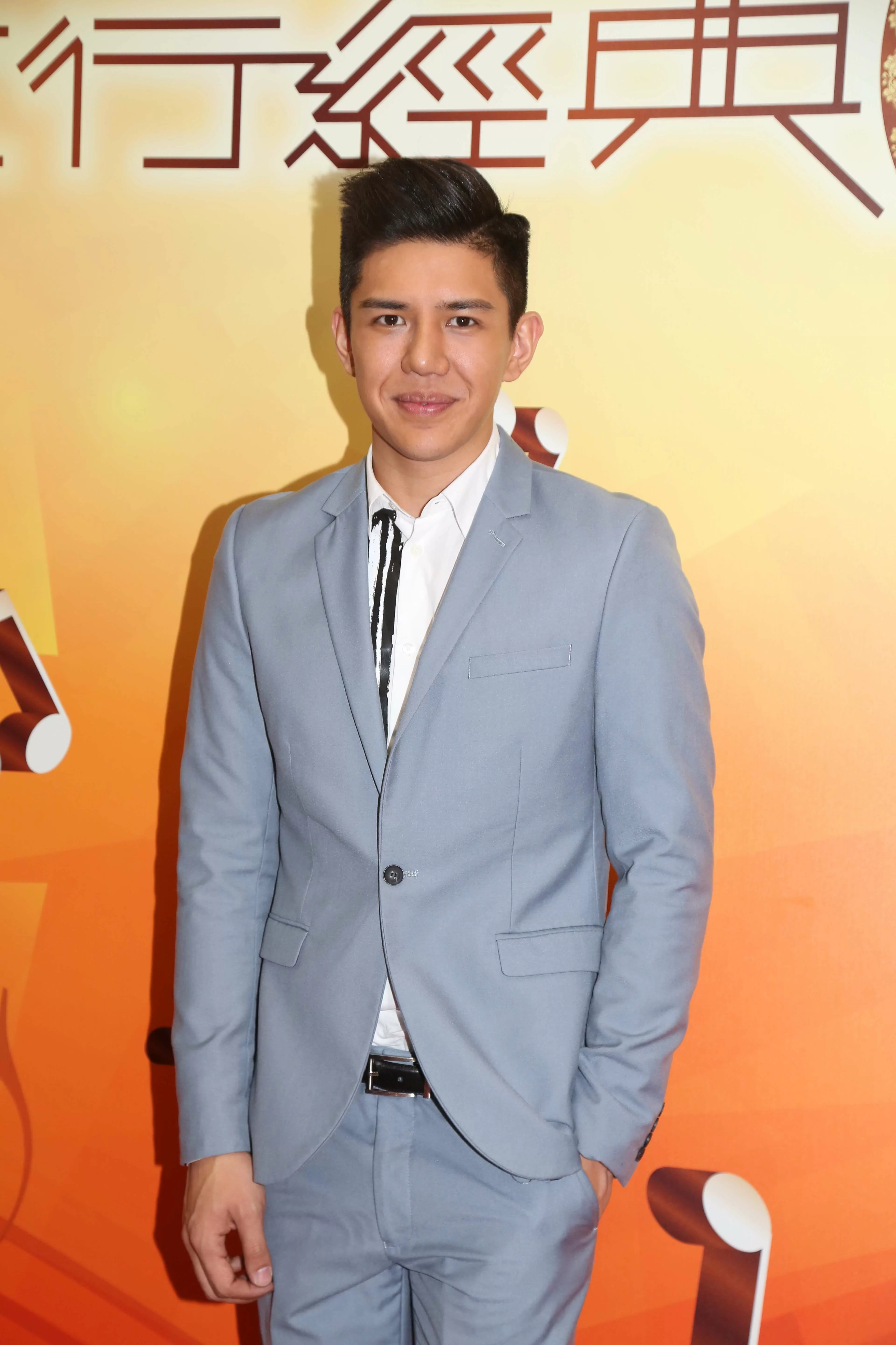 雖然她堅稱與胡㻗只是好朋友,卻大讚對方好男仔。