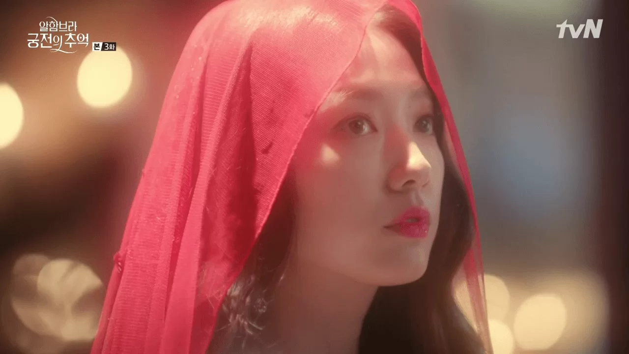 朴信惠在劇中的另一個角色，是虛擬世界內的人物Emma。