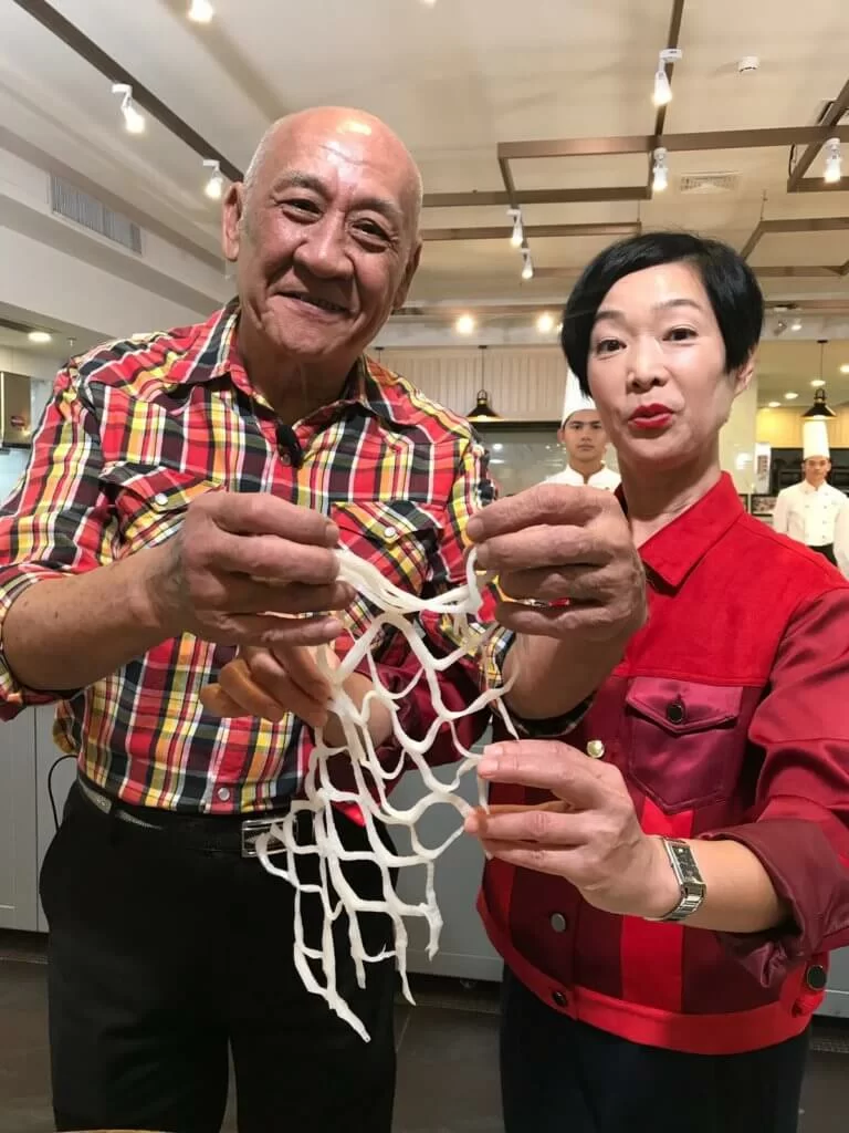 用刀推蘿蔔網是考心機刀法,鼎爺用了二十分鐘就完成,算是相當快手。