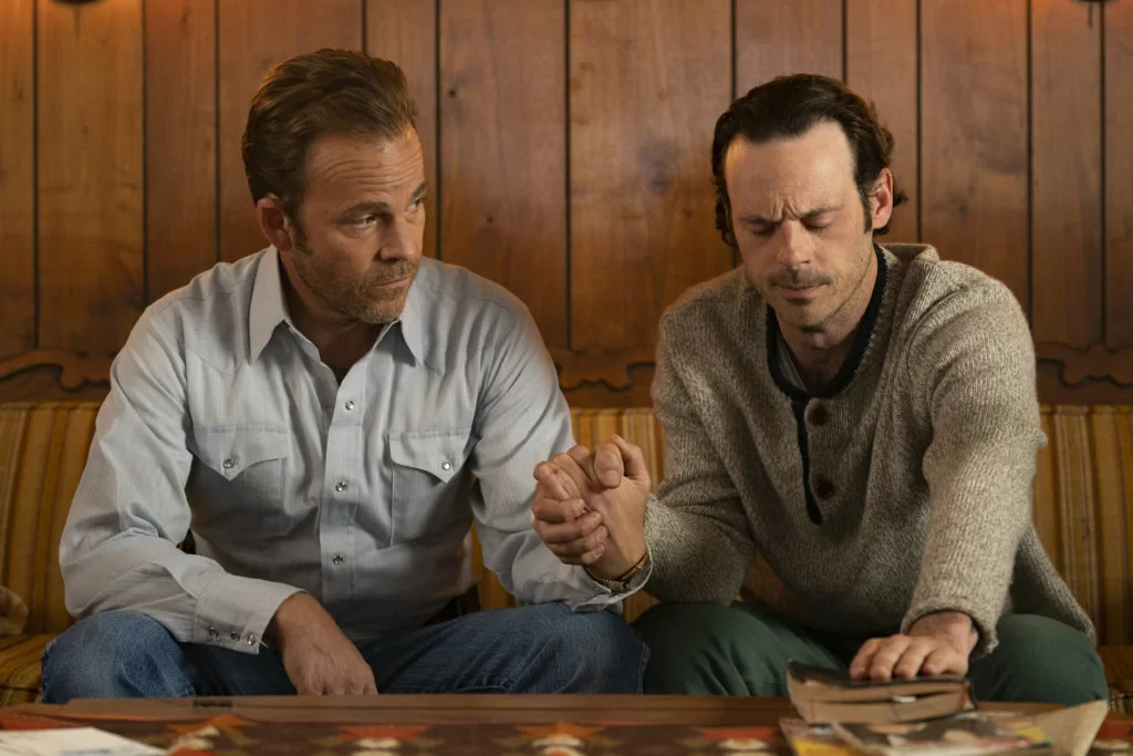 Stephen Dorff(左)飾演主角的警探拍檔,亦想盡辦法破案。