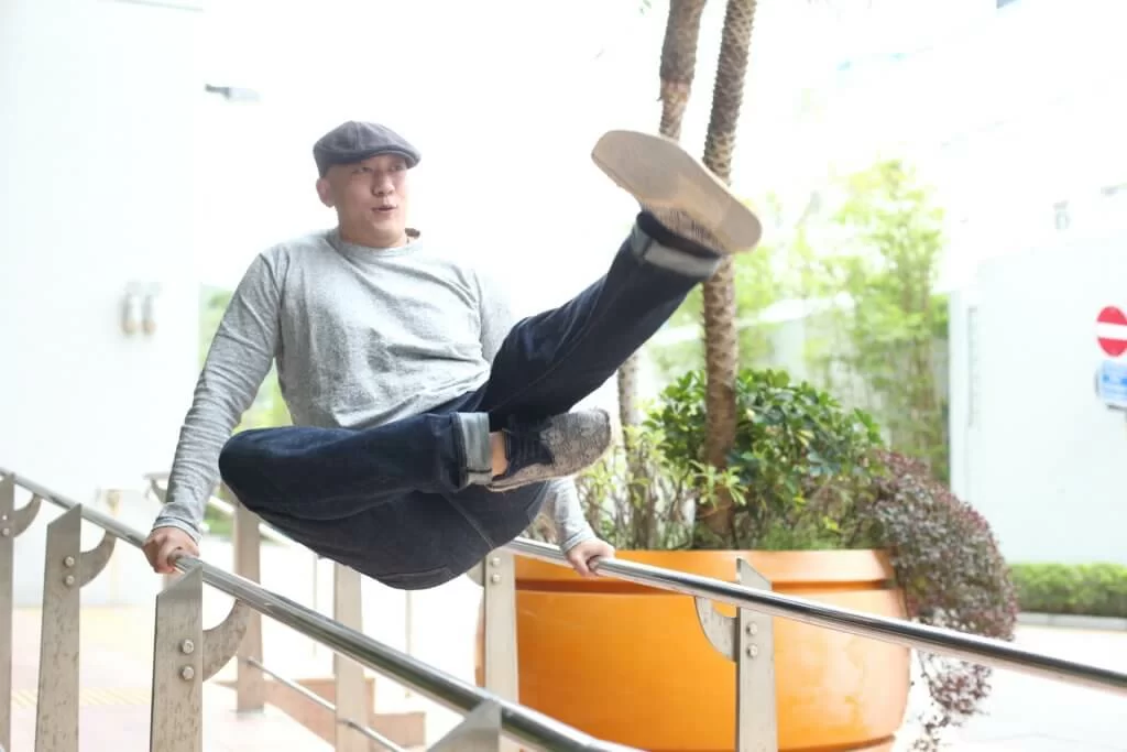 李嘉有開班授徒，但礙於香港租金太貴，他在公園授課，與徒弟一同追求功夫更高境界。