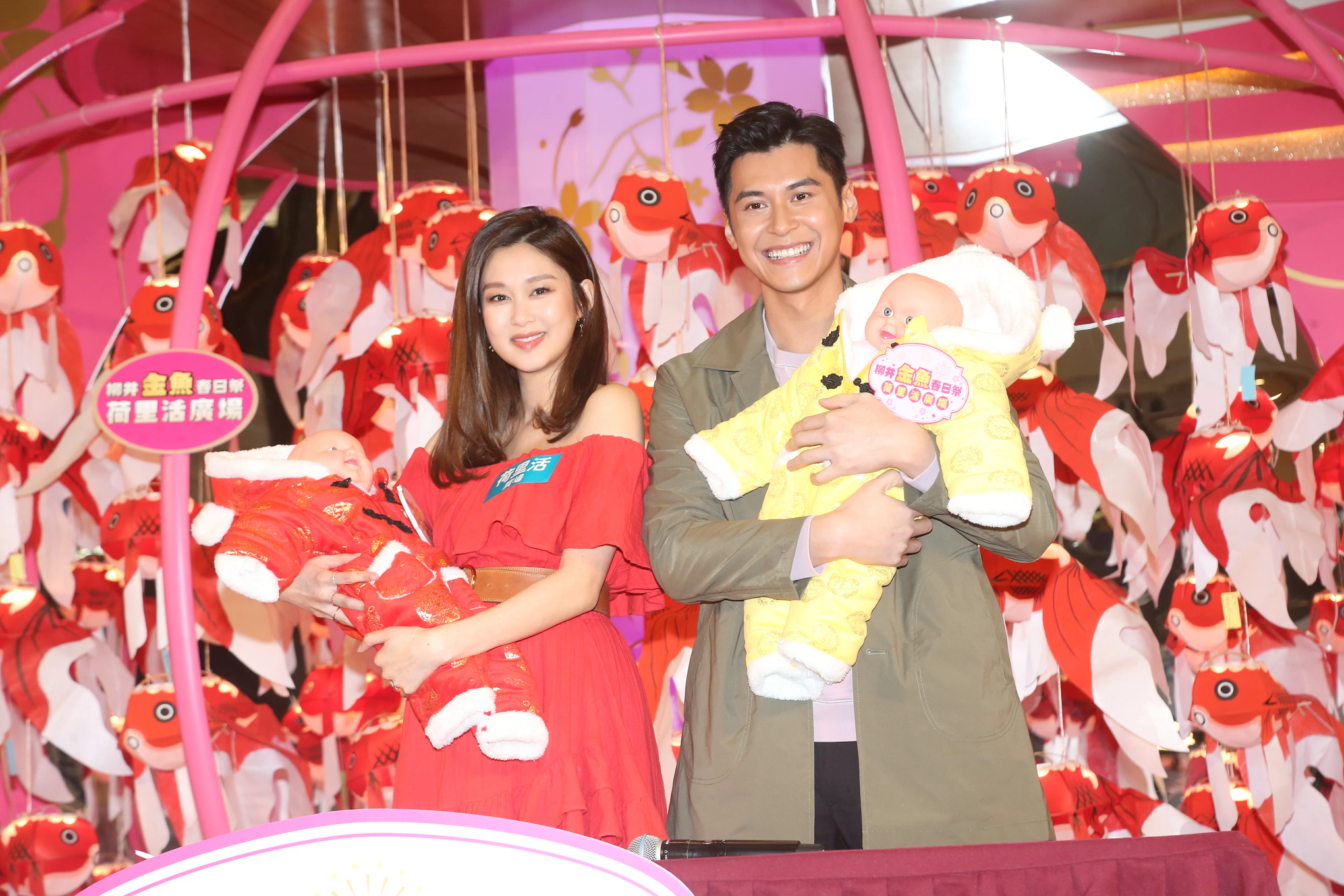 活動上，她與陳家樂都需要為BB穿衣服，將為人母的香香有點雞手鴨腳。